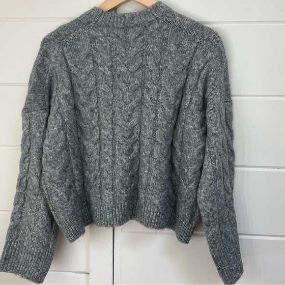 Abercrombie & Fitch - Gray Cropped Sweater - Picture 2 of 4